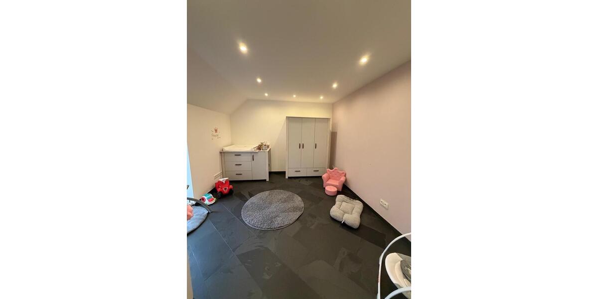 Doppelhaushälfte Eppelborn - 6 Zimmer, 230 m&sup2;, 1.700&euro; | Angebot:25397379