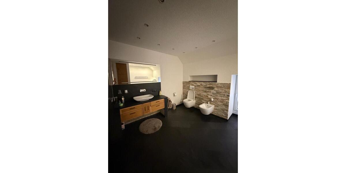 Doppelhaushälfte Eppelborn - 6 Zimmer, 230 m&sup2;, 1.700&euro; | Angebot:25397379