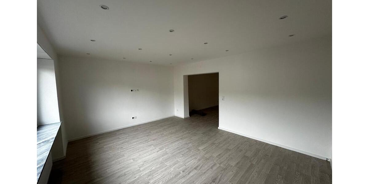 Reihenhaus Völklingen - 6 Zimmer, 160 m&sup2;, 1.300&euro; | Angebot:25439583