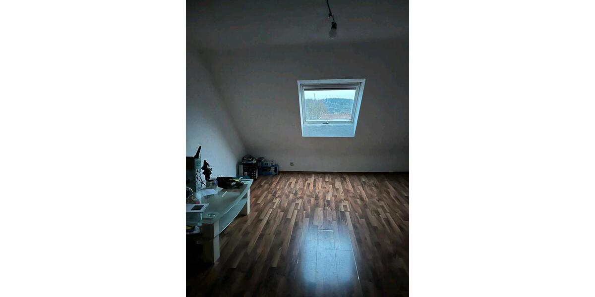 Dachgeschoßwohnung Homburg - 4 Zimmer, 100 m&sup2;, 1.300&euro; | Angebot:25361033