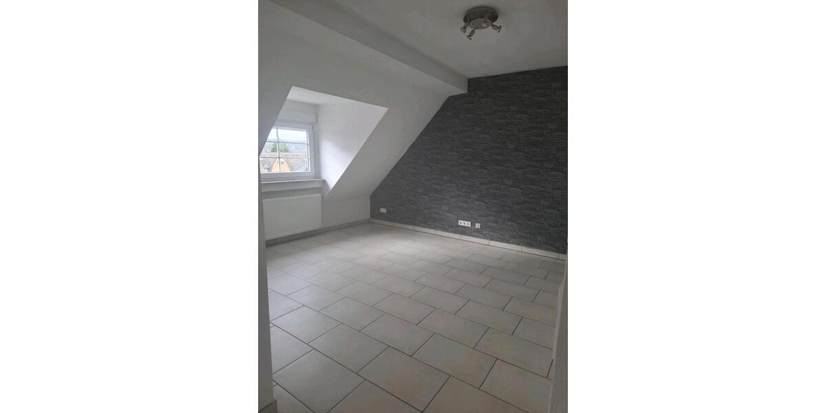 Dachgeschoßwohnung Völklingen - 2 Zimmer, 70 m&sup2;, 500&euro; | Angebot:24429446