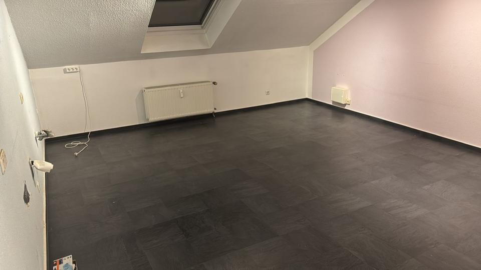 Dachgeschoßwohnung Bous - 5 Zimmer, 165 m&sup2;, 900&euro; | Angebot:25025158