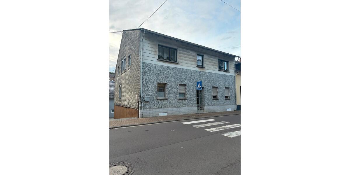Reihenhaus Sulzbach (Saar) - 9 Zimmer, 229 m&sup2;, 140.000&euro; | Angebot:26642930