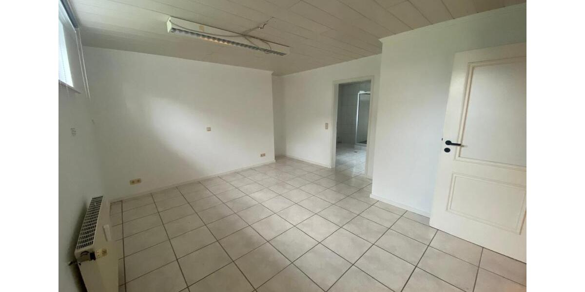 Etagenwohnung Saarbrücken West - 2 Zimmer, 80 m&sup2;, 700&euro; | Angebot:24430845