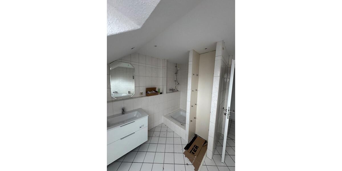 Dachgeschoßwohnung Saarlouis - 3 Zimmer, 90 m&sup2;, 1.050&euro; | Angebot:25892458