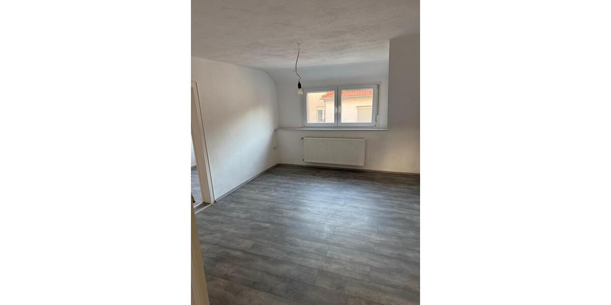 Dachgeschoßwohnung Neunkirchen - 3.5 Zimmer, 80 m&sup2;, 650&euro; | Angebot:25930216