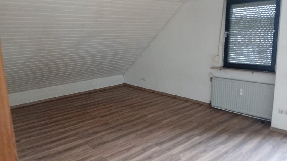 Dachgeschoßwohnung Völklingen - 3 Zimmer, 110 m&sup2;, 500&euro; | Angebot:25592290