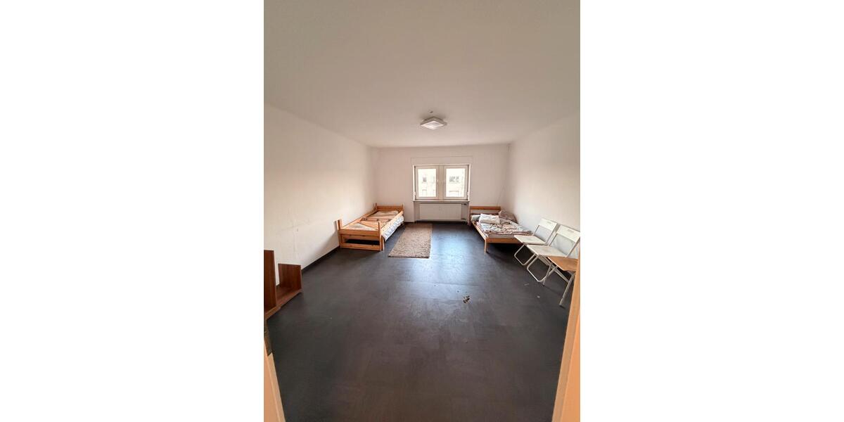 Etagenwohnung Schiffweiler - 6 Zimmer, 171 m&sup2;, 1.000&euro; | Angebot:25443001