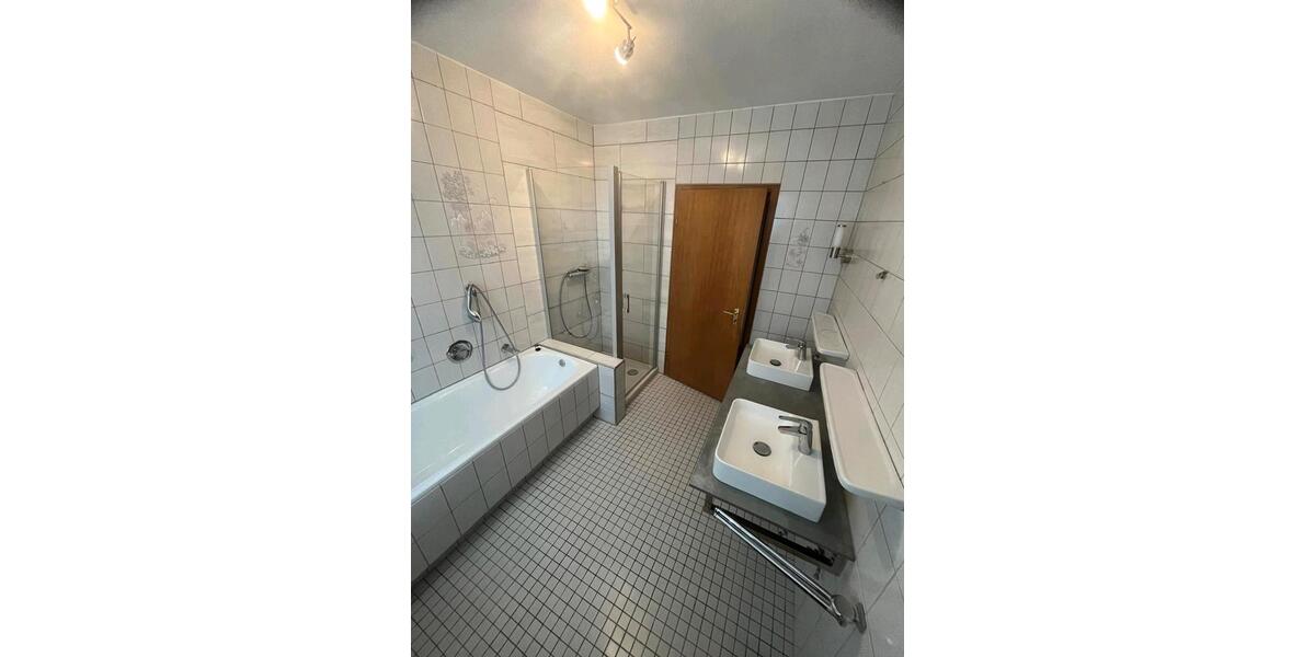 Etagenwohnung Schiffweiler - 4 Zimmer, 100 m&sup2;, 690&euro; | Angebot:25905779