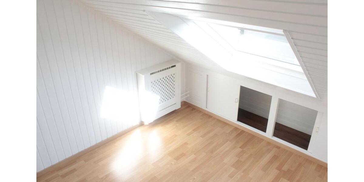 Dachgeschoßwohnung Püttlingen - 3 Zimmer, 80 m&sup2;, 800&euro; | Angebot:26679752