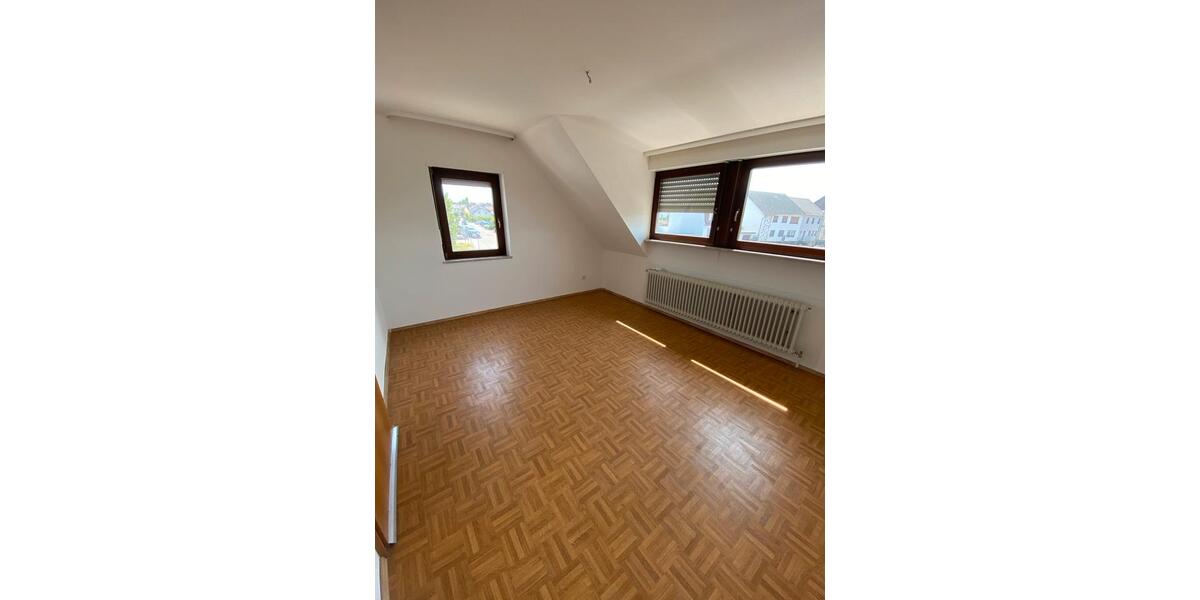 Dachgeschoßwohnung Saarlouis - 3 Zimmer, 81 m&sup2;, 820&euro; | Angebot:25712634