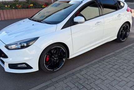 Ford Focus 108.122 km 13.999 &euro; Lebach 66822