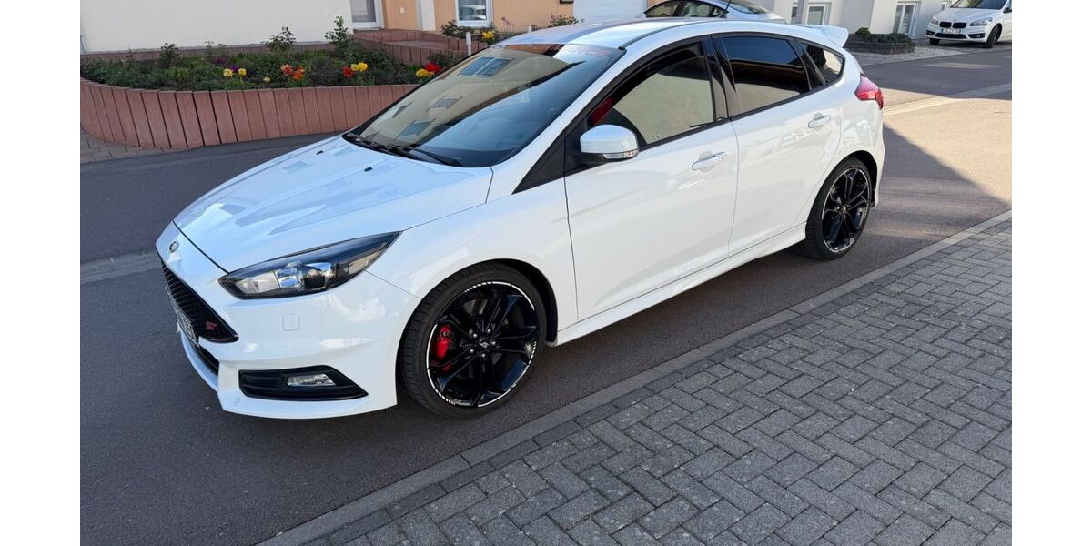 Ford Focus 108.122 km 13.999 &euro; Lebach 66822