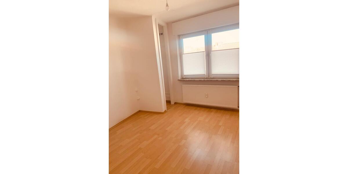 Etagenwohnung Saarbrücken Eschberg - 4 Zimmer, 104 m&sup2;, 880&euro; | Angebot:25877714