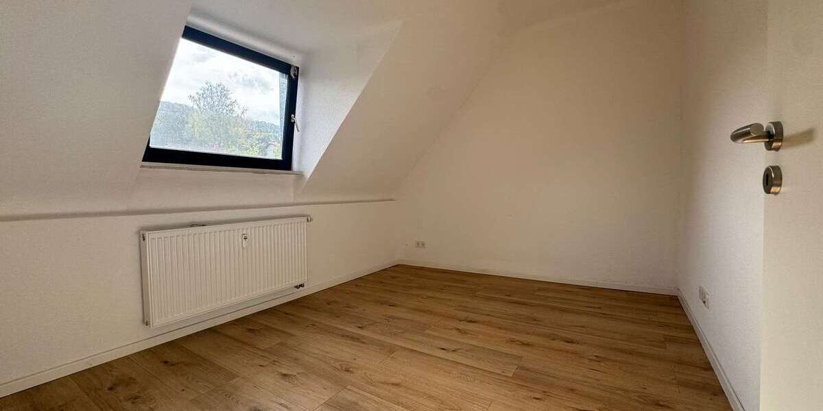 Sanierte und gepflegte 3ZKB Dachgeschosswohnung in St. Ingbert-Rentrisch - Dachgeschoßwohnung Sankt Ingbert | Angebot:27312578