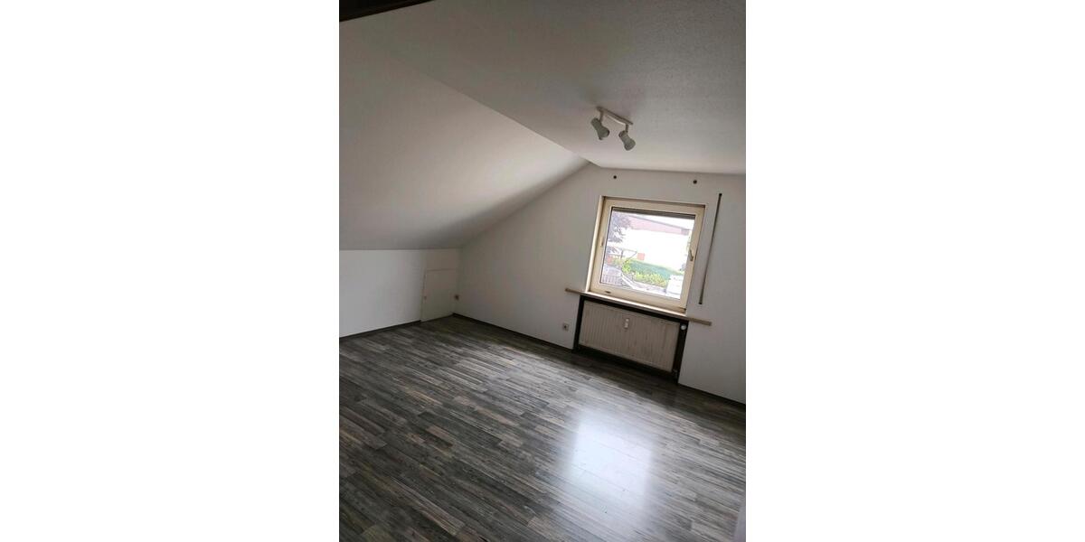 Dachgeschoßwohnung Illingen - 3 Zimmer, 60 m&sup2;, 600&euro; | Angebot:26626529