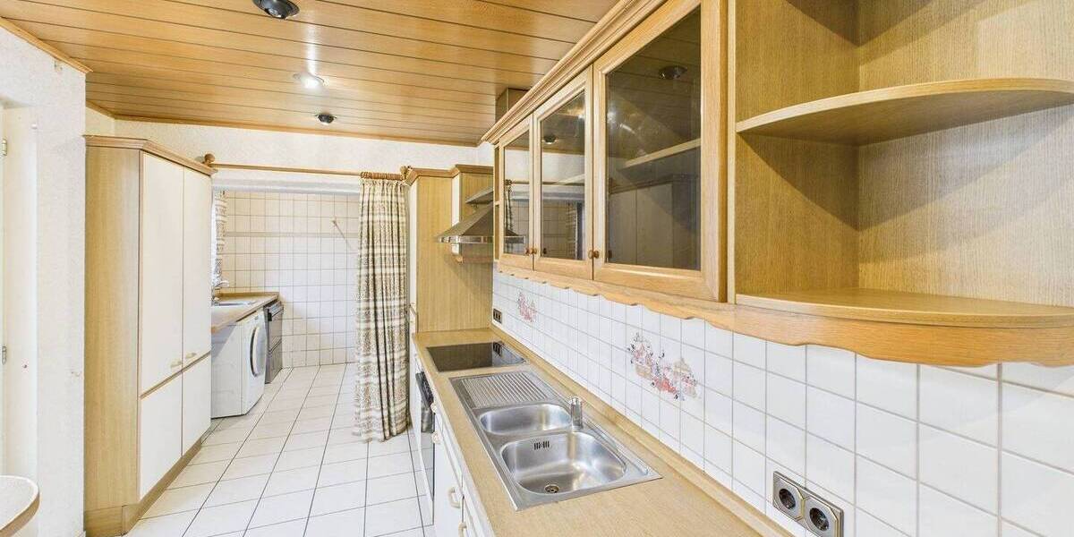 Einfamilienhaus Saarlouis Lisdorf - 8 Zimmer, 244 m&sup2;, 590.000&euro; | Angebot:25687196