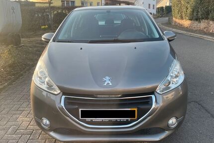 Peugeot 208 165.000 km 4.650 &euro; Illingen 66557