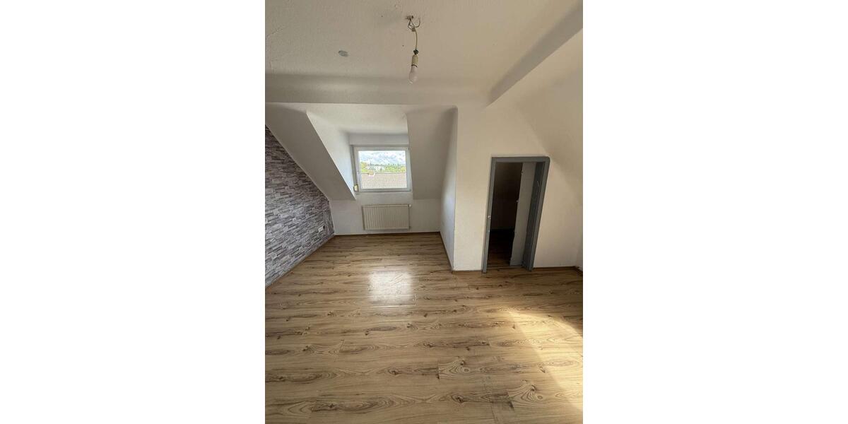 Dachgeschoßwohnung Saarbrücken West - 4 Zimmer, 70 m&sup2;, 700&euro; | Angebot:25415305