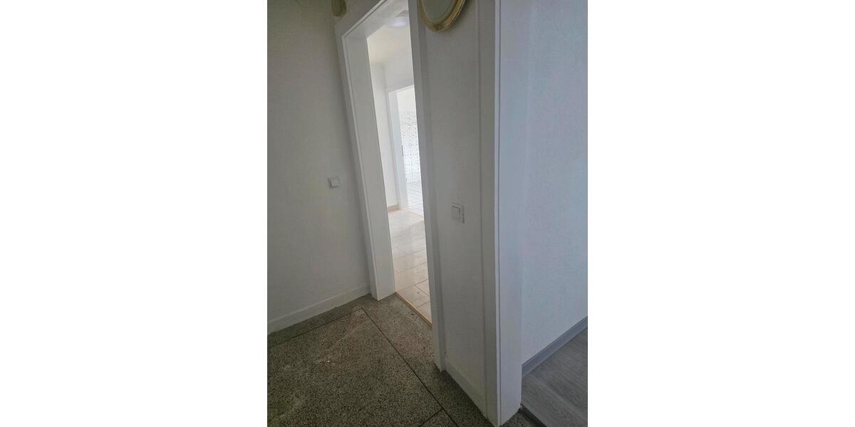 Dachgeschoßwohnung Saarbrücken West - 4 Zimmer, 105 m&sup2;, 700&euro; | Angebot:26681399