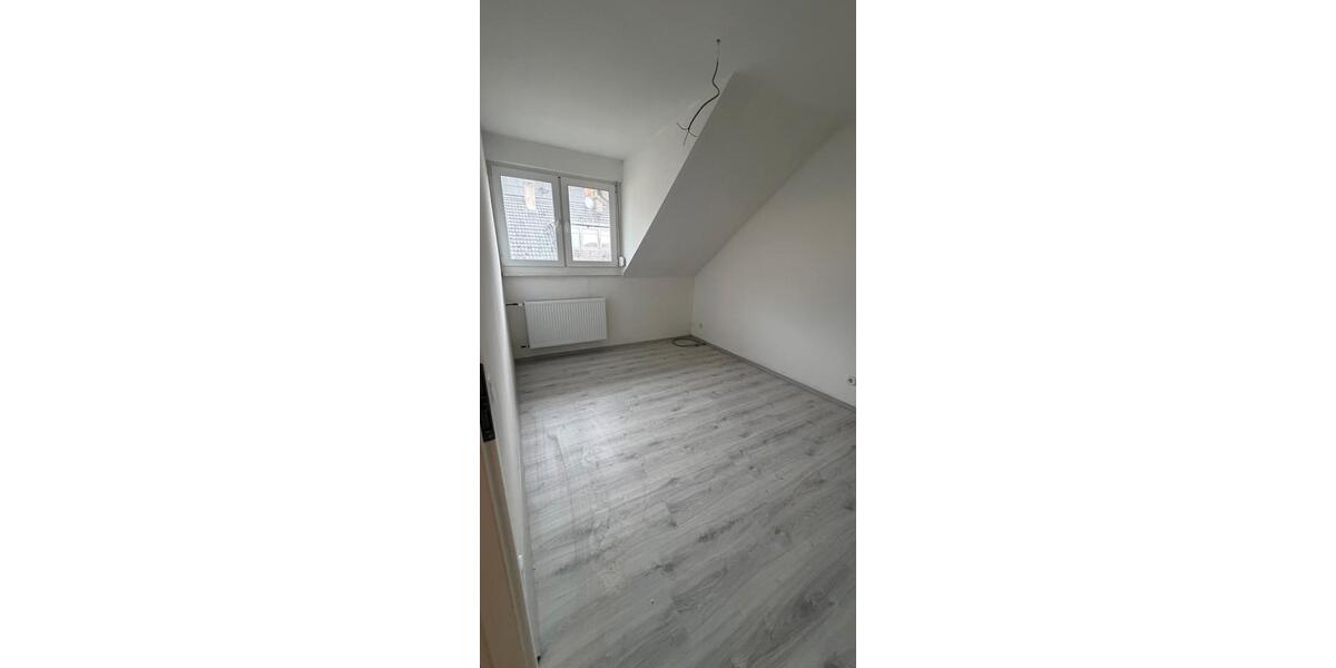 Dachgeschoßwohnung Wallerfangen - 3 Zimmer, 62 m&sup2;, 700&euro; | Angebot:25648969