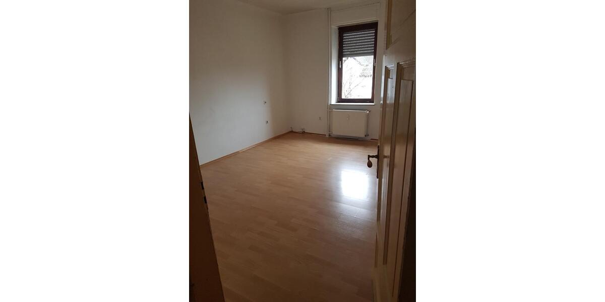 Etagenwohnung Saarbrücken West - 5 Zimmer, 100 m&sup2;, 950&euro; | Angebot:25923726