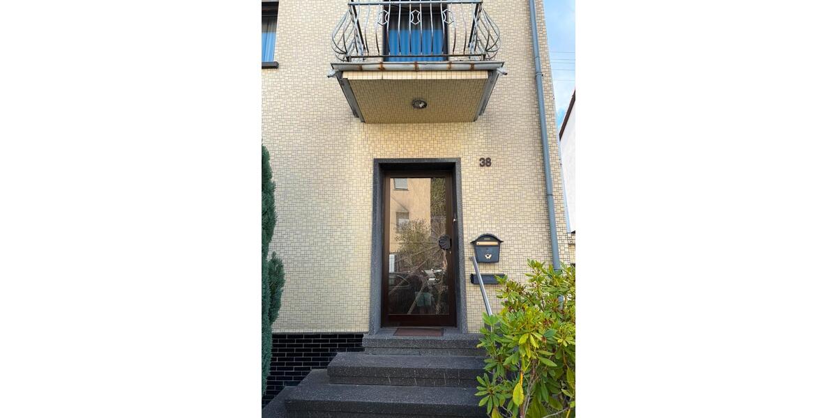 Doppelhaushälfte Saarbrücken West - 7 Zimmer, 188 m&sup2;, 250.000&euro; | Angebot:27168904