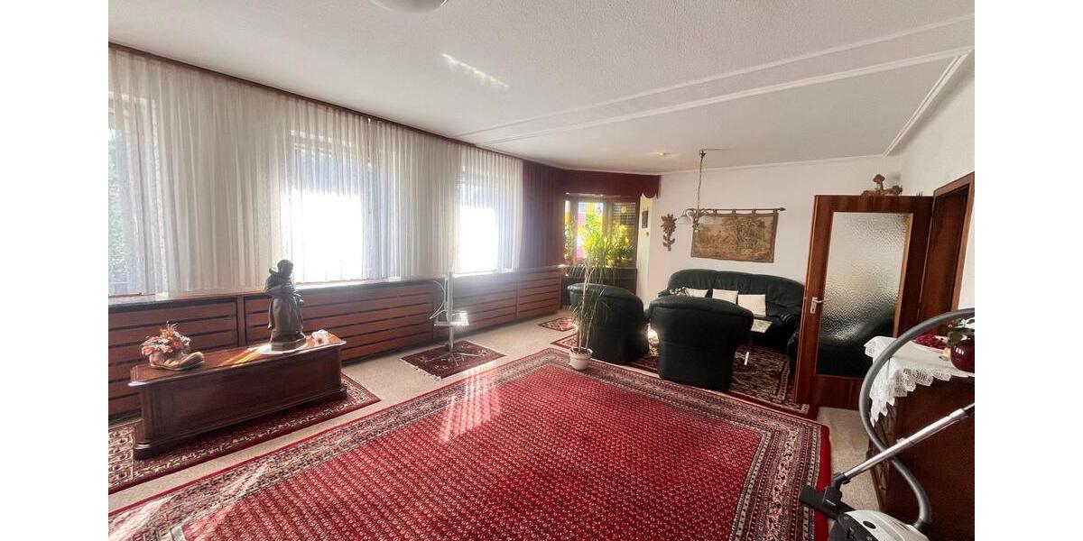 Einfamilienhaus Sankt Ingbert - 9 Zimmer, 219 m&sup2;, 285.000&euro; | Angebot:26992219
