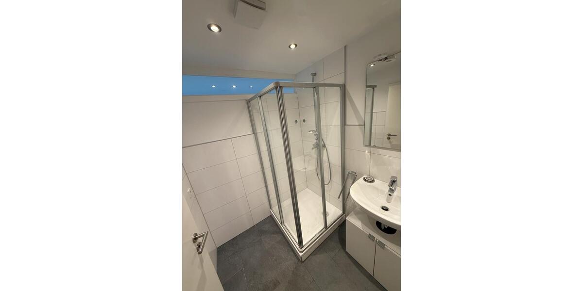 Dachgeschoßwohnung Saarbrücken West - 3 Zimmer, 80 m&sup2;, 950&euro; | Angebot:25875519