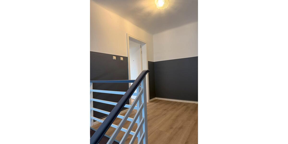 Dachgeschoßwohnung Saarbrücken West - 3 Zimmer, 80 m&sup2;, 950&euro; | Angebot:25875519