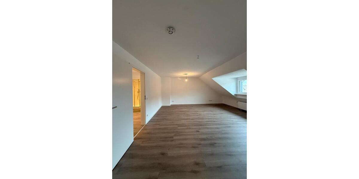 Dachgeschoßwohnung Saarbrücken West - 3 Zimmer, 80 m&sup2;, 950&euro; | Angebot:25875519