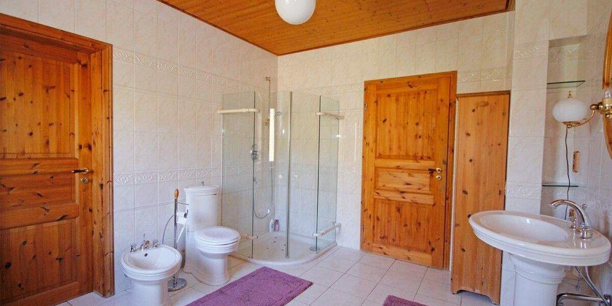 Doppelhaushälfte Bexbach - 9 Zimmer, 213 m&sup2;, 298.000&euro; | Angebot:25769303