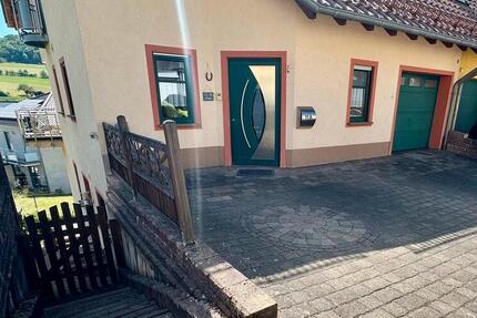 Haus Schmelz - 8 Zimmer, 287 m&sup2;, 425.000&euro; | Angebot:27010139