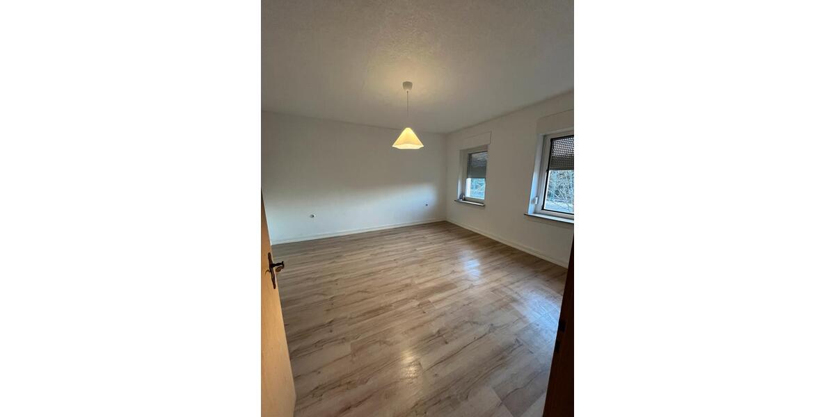 Etagenwohnung Saarbrücken Eschberg - 3 Zimmer, 75 m&sup2;, 680&euro; | Angebot:25614160