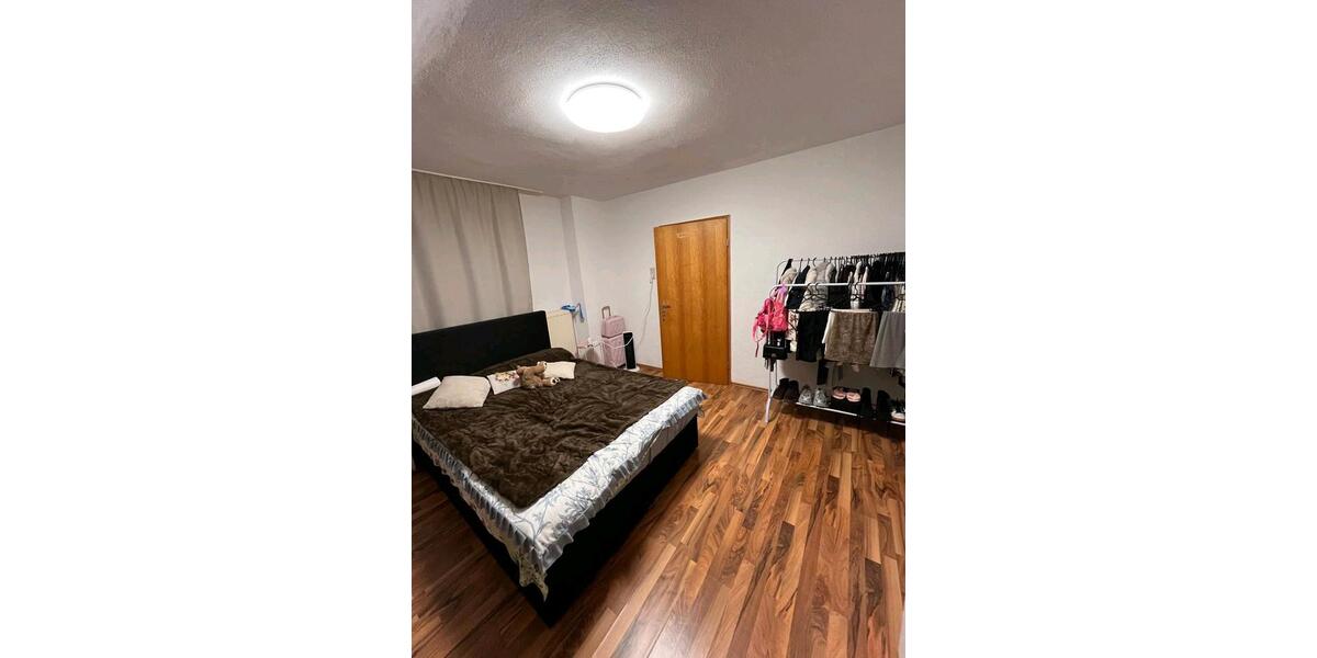 Dachgeschoßwohnung Homburg - 4 Zimmer, 100 m&sup2;, 1.300&euro; | Angebot:25361033