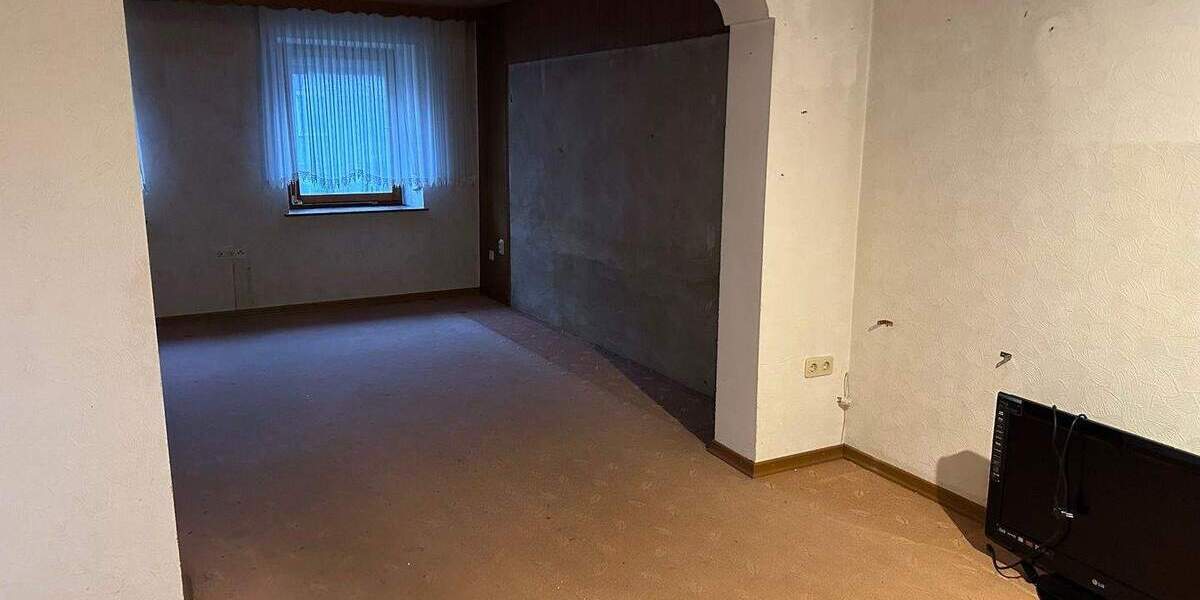 Einfamilienhaus Schiffweiler Heiligenwald - 8 Zimmer, 162 m&sup2;, 126.000&euro; | Angebot:25669773