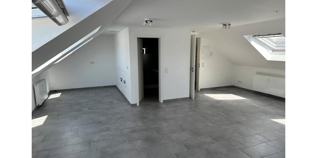 Dachgeschoßwohnung Saarlouis - 1 Zimmer, 50 m&sup2;, 600&euro; | Angebot:25592289