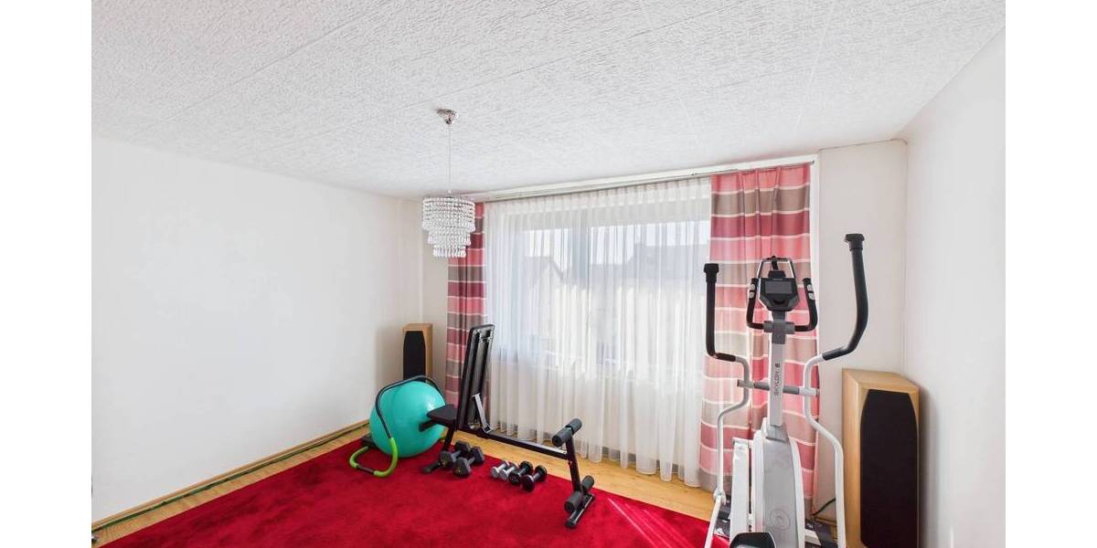 Einfamilienhaus Saarlouis Neuforweiler - 9 Zimmer, 217 m&sup2;, 339.000&euro; | Angebot:25735478