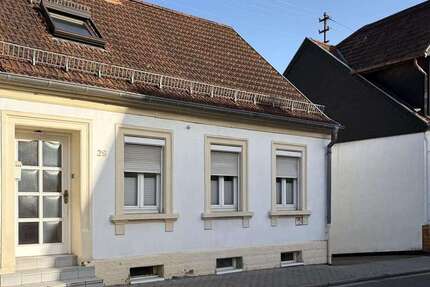 Haus Bexbach - 4 Zimmer, 130 m&sup2;, 185.000&euro; | Angebot:25200367