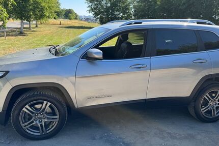 Jeep Cherokee 59.000 km 15.300 &euro; Illingen 66557
