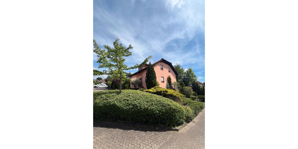 Einfamilienhaus Saarbrücken West - 5 Zimmer, 200 m&sup2;, 550.000&euro; | Angebot:26806875