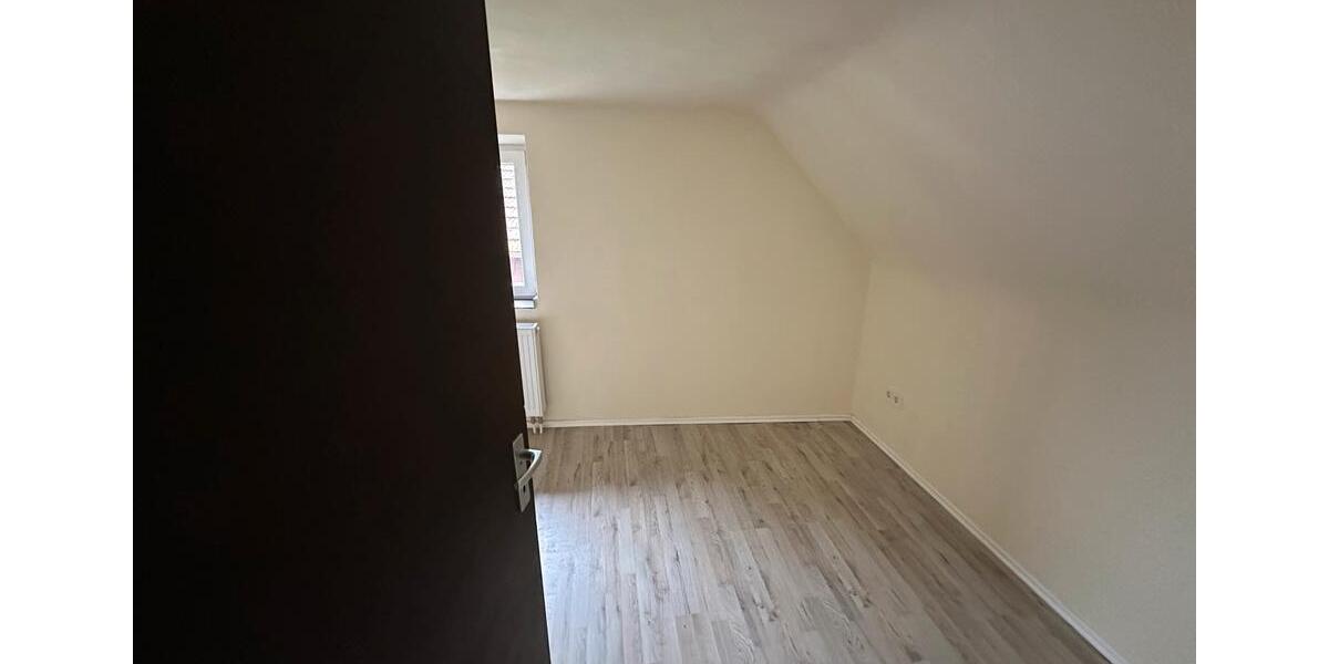 Doppelhaushälfte Saarbrücken - 7 Zimmer, 130 m&sup2;, 990&euro; | Angebot:25417070