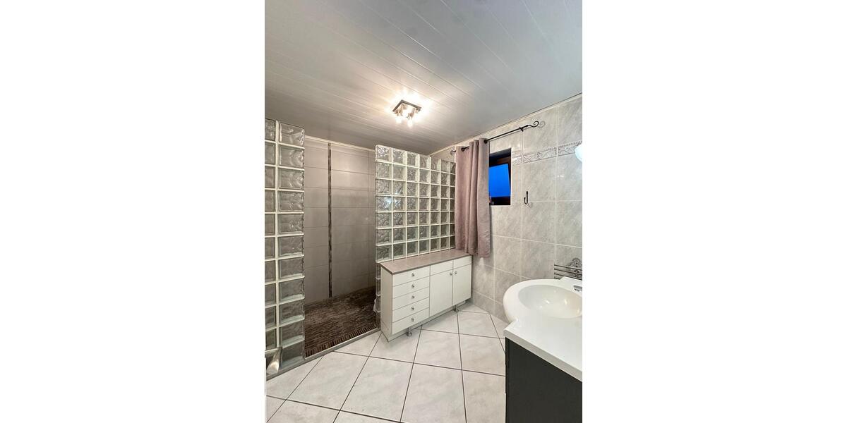 Etagenwohnung Saarbrücken - 3 Zimmer, 130 m&sup2;, 198.000&euro; | Angebot:26660096
