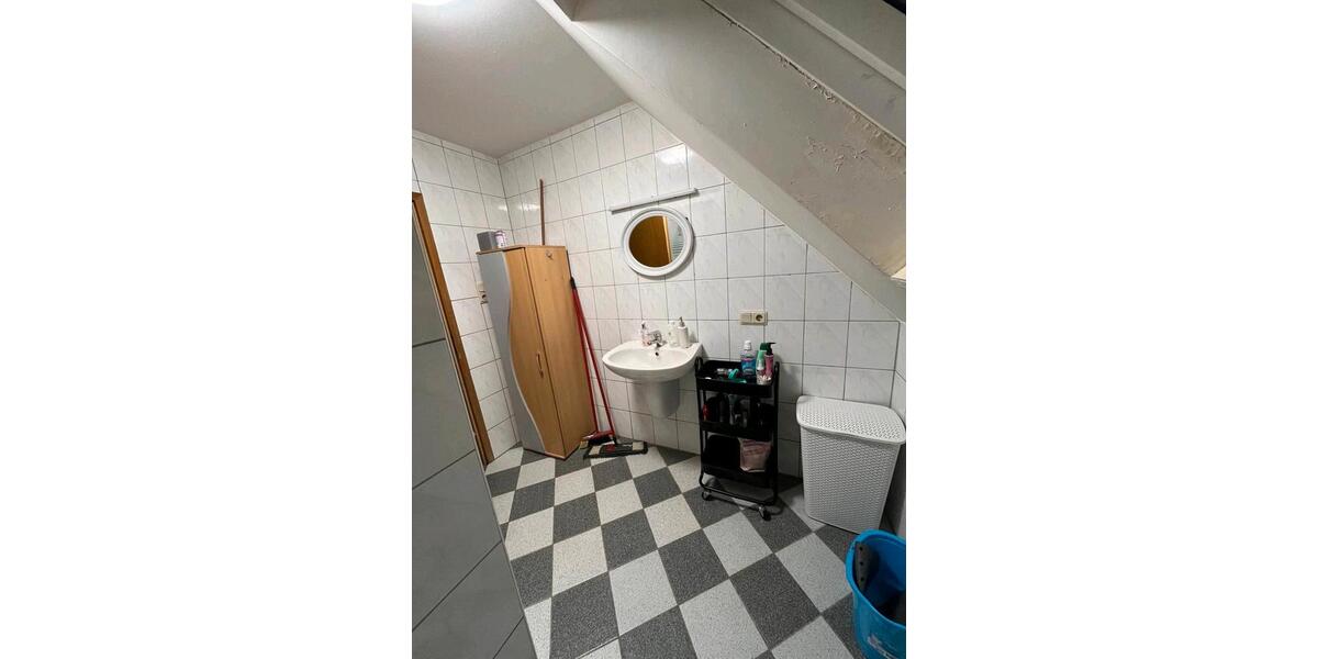 Dachgeschoßwohnung Homburg - 4 Zimmer, 100 m&sup2;, 1.300&euro; | Angebot:25361033