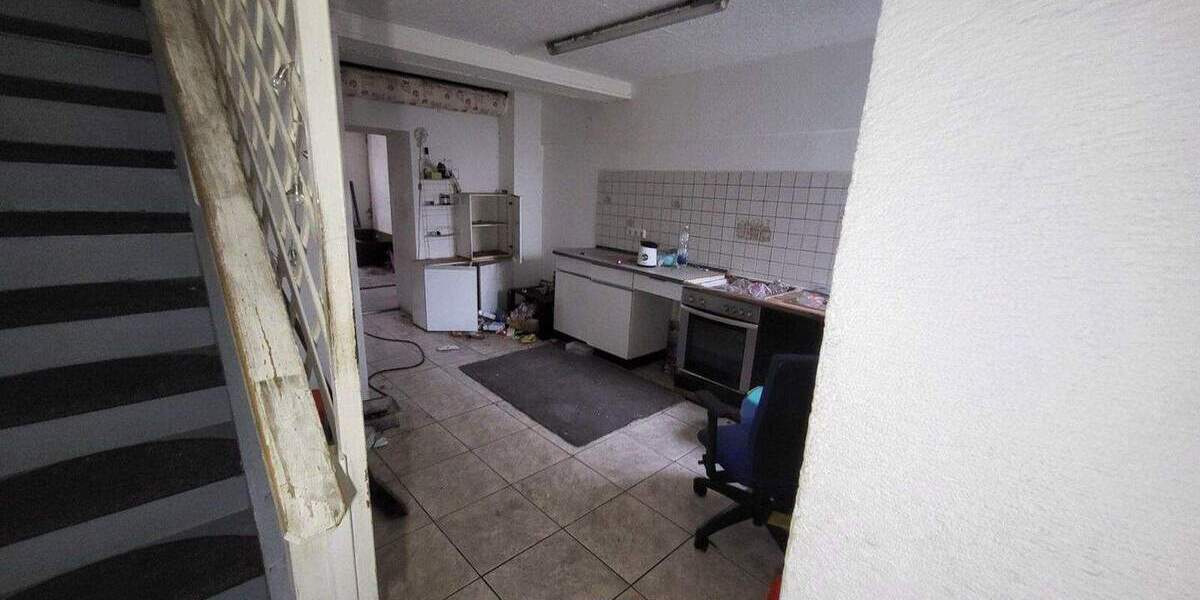 Reihenmittelhaus Völklingen Stadtmitte - 4 Zimmer, 91 m&sup2;, 45.000&euro; | Angebot:25670561