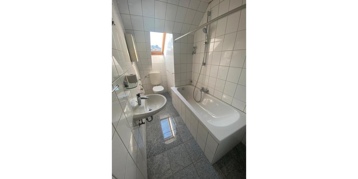 Dachgeschoßwohnung Saarbrücken Eschberg - 4 Zimmer, 125 m&sup2;, 950&euro; | Angebot:25852414