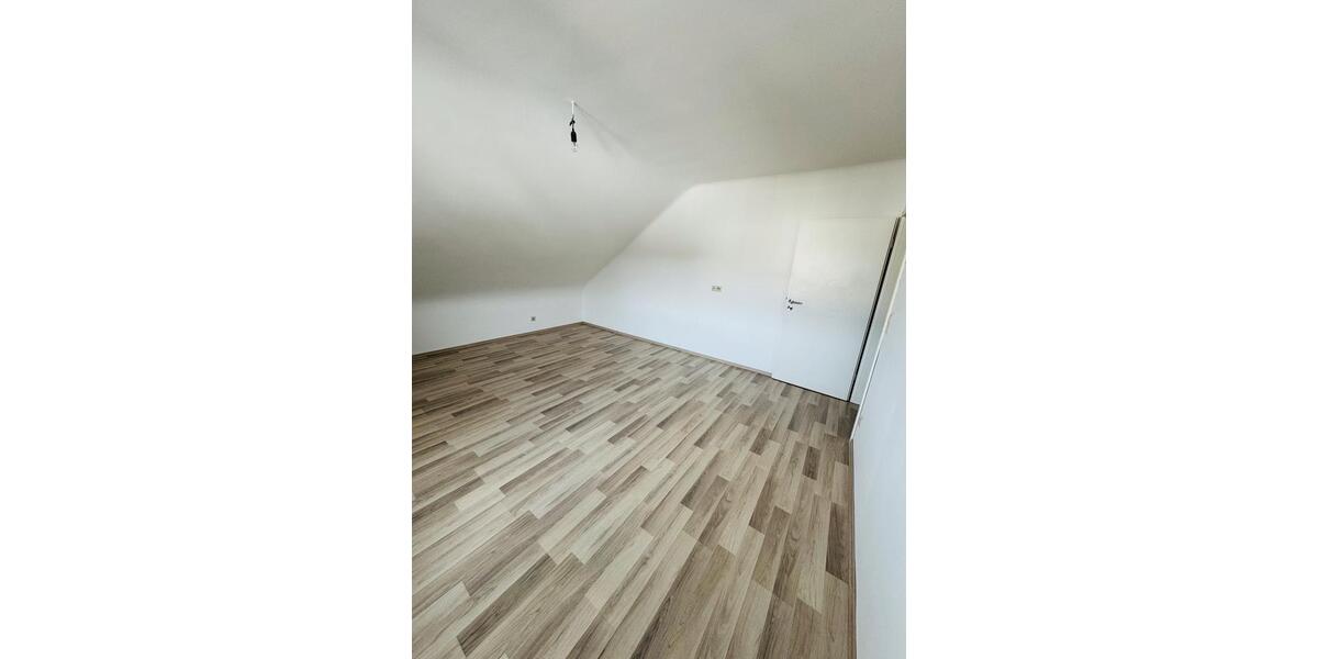 Dachgeschoßwohnung Wadgassen - 2 Zimmer, 70 m&sup2;, 700&euro; | Angebot:25653156