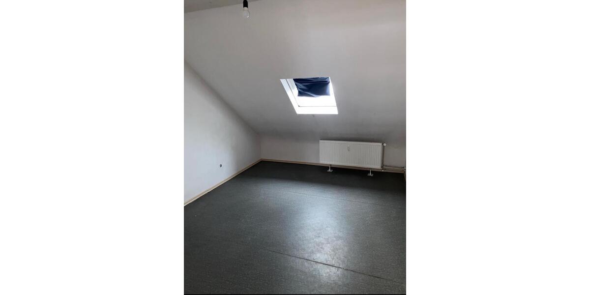 Dachgeschoßwohnung Quierschied - 1 Zimmer, 120 m&sup2;, 480&euro; | Angebot:25795235