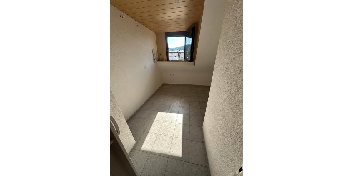 Dachgeschoßwohnung Dillingen (Saar) - 3 Zimmer, 80 m&sup2;, 500&euro; | Angebot:25790941