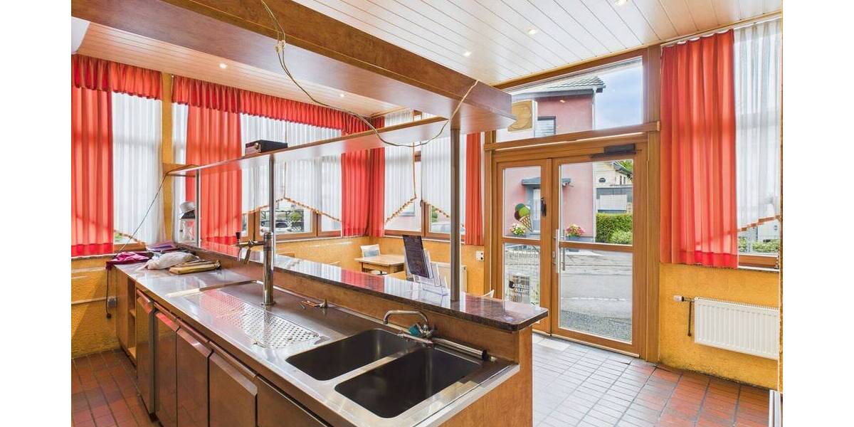 Einfamilienhaus Saarbrücken Klarenthal - 1 Zimmer, 278 m&sup2;, 170.000&euro; | Angebot:25687197
